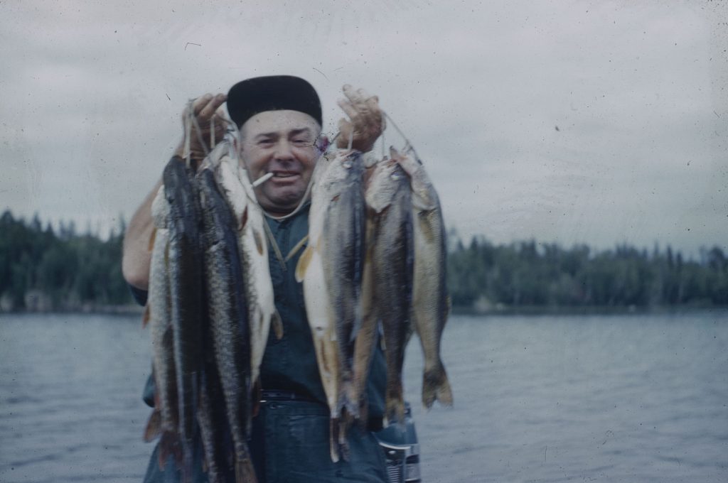 Fortepan - Iowa man with string of fish